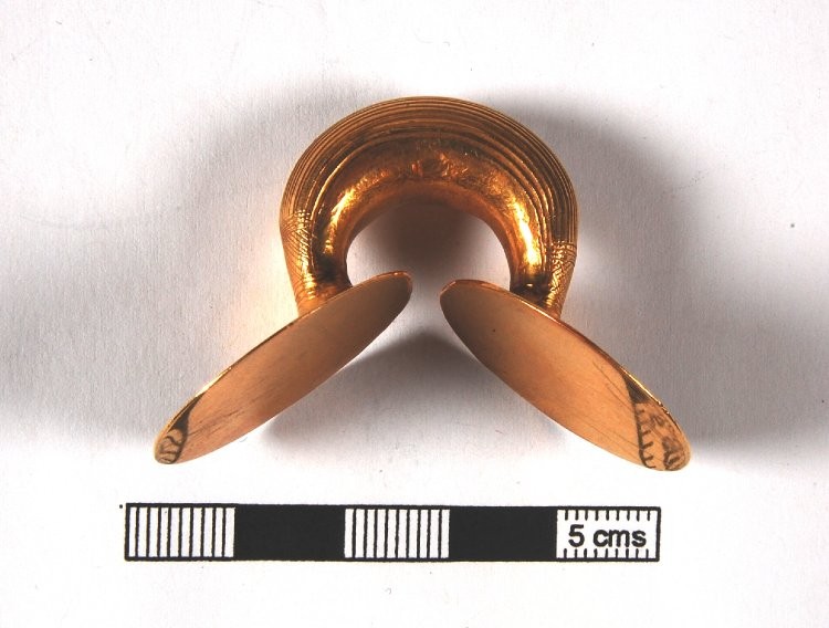 ‘Sleeve fastener’ from Ireland © Trustees of the British Museum